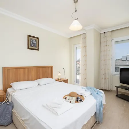 فيلة Golden Trio